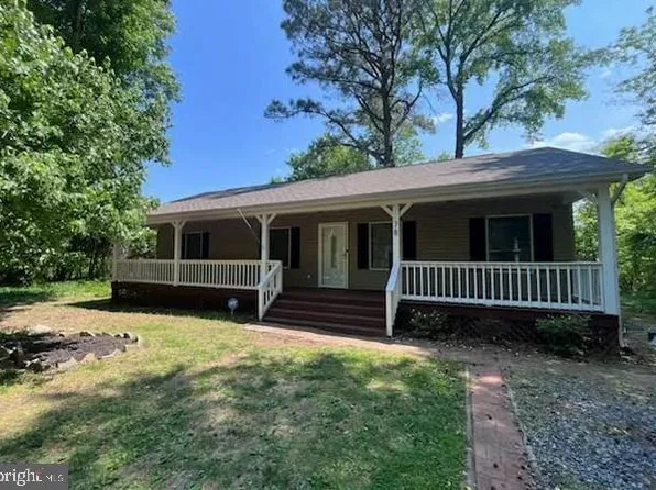 78 Woodmount Dr, Colonial Beach, VA 22443