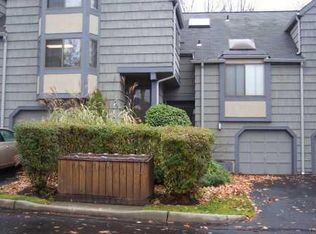 226 Treetop Cir, Nanuet, NY 10954