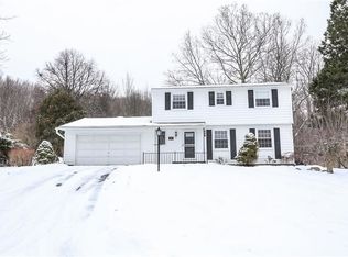 160 Maple Hill Farm Rd, Penfield, NY 14526
