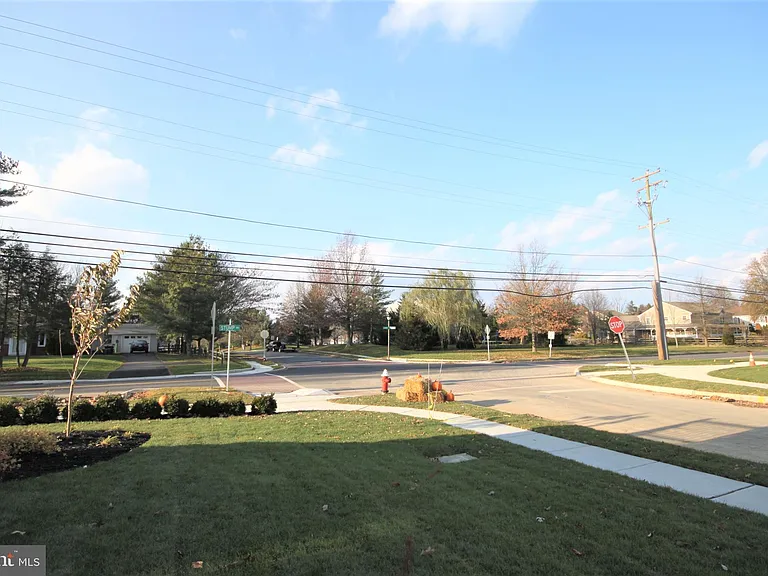4856 Stump Rd — Photo 34