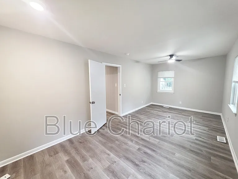 837 Waring St — Photo 25