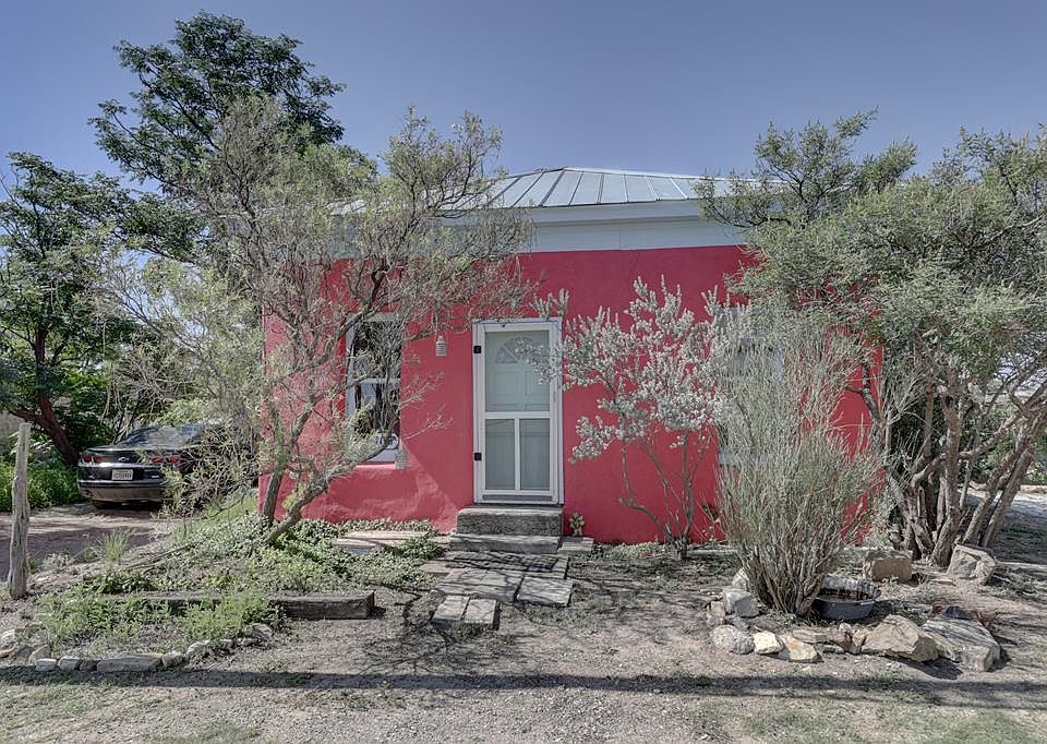 1st image of 106 SE 4th St