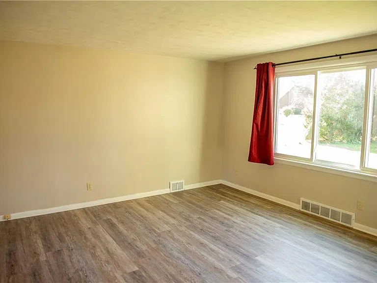 7229 Glendale Ave — Photo 4