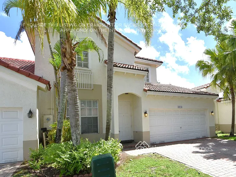 18710 SW 25th Ct — Photo 4