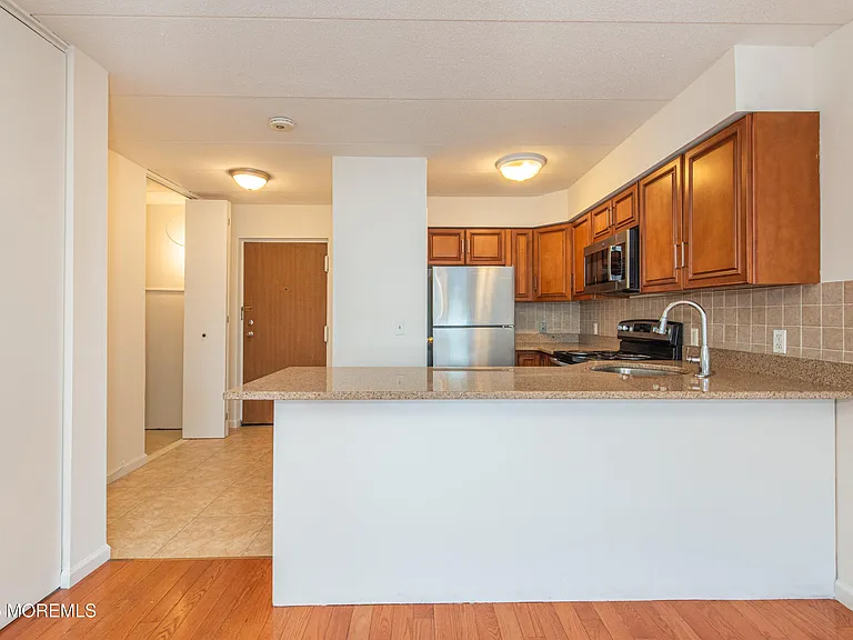 5 Linden St #3J — Photo 11