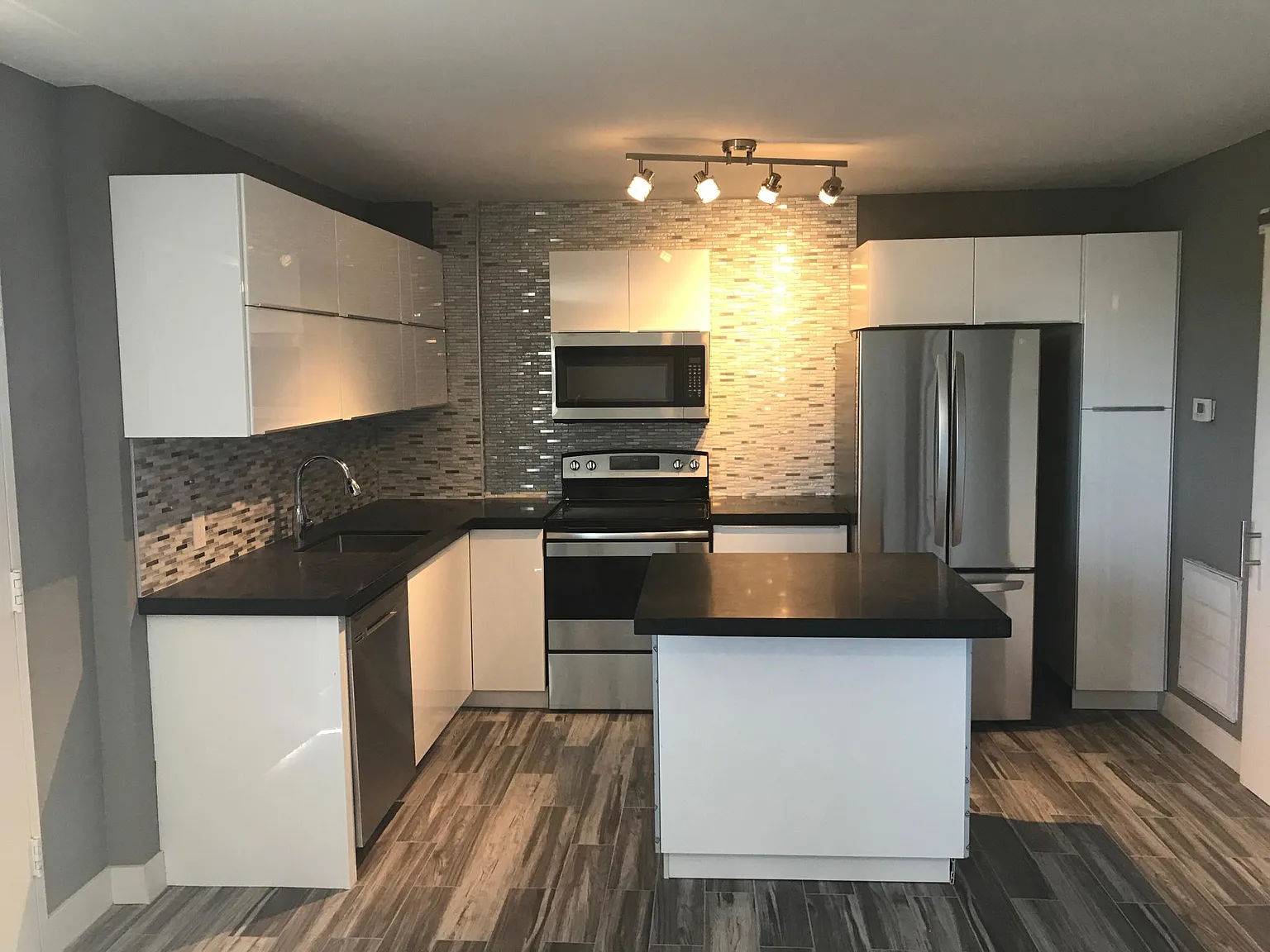 1114 E Clark Ave — Photo 2