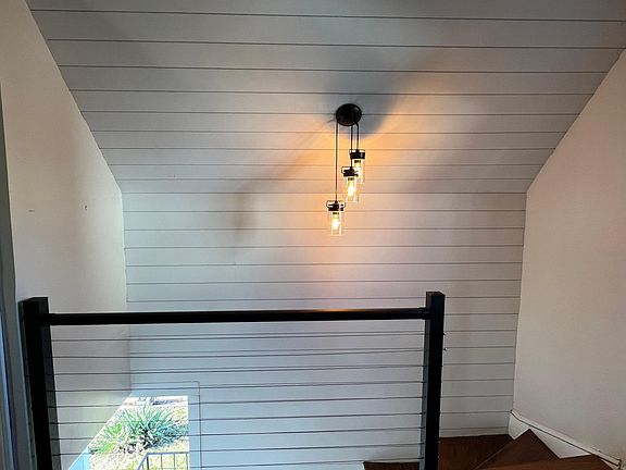 3rd image of 920 Narragansett Blvd Floor 2