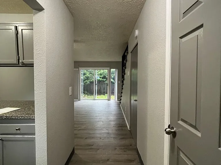Powell Butte Townhomes — Photo 32