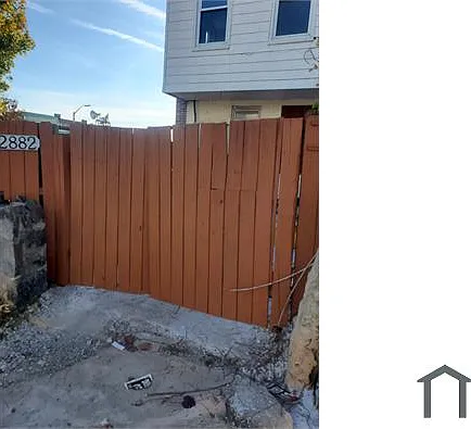 2882 Mayfield Ave — Photo 2
