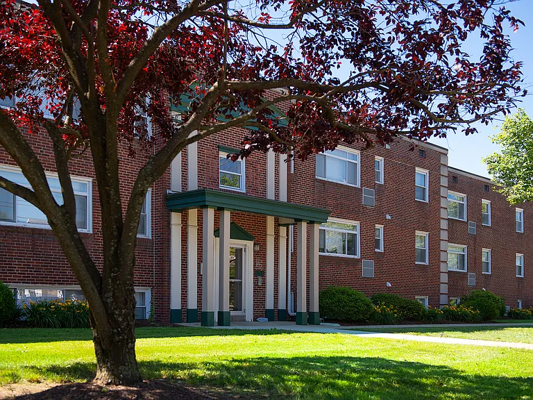Pacific Highlands Apartments — Photo 9