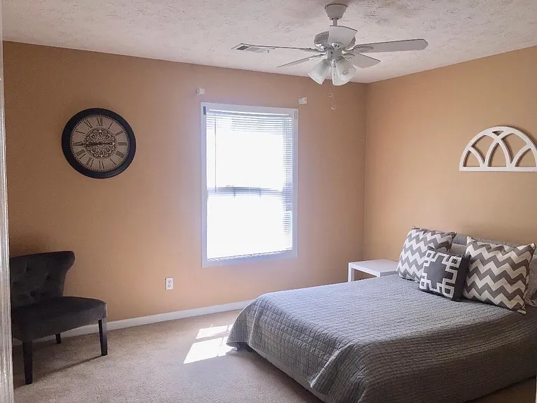 927 Lakeview Dr — Photo 12