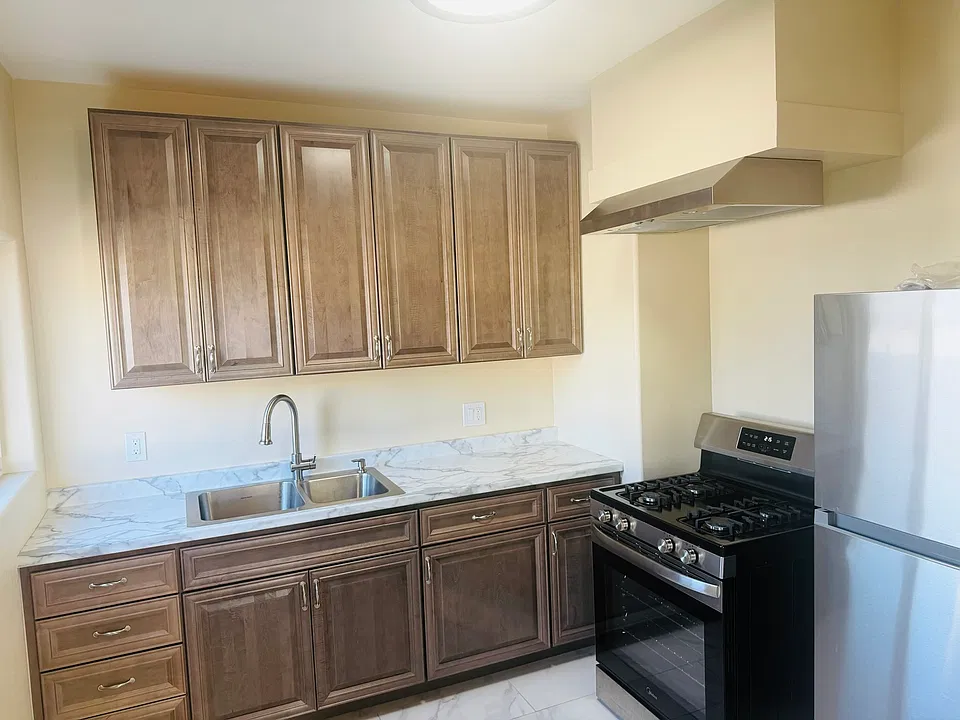 3921 E Livingston Dr #1