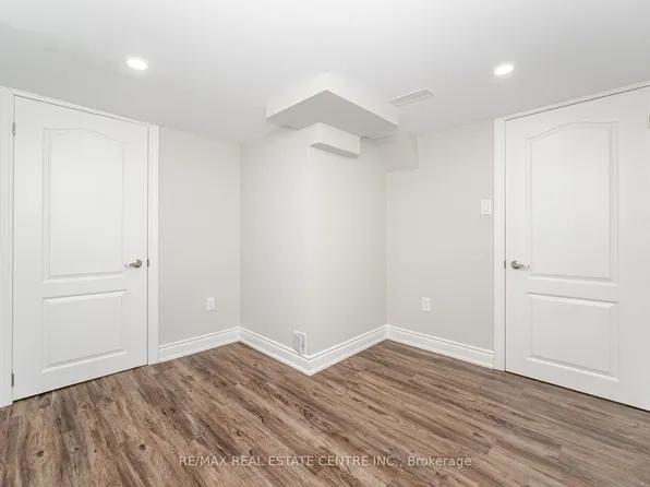 3885 Rippleton Ln #Basement, Mississauga, ON L5N 6V7