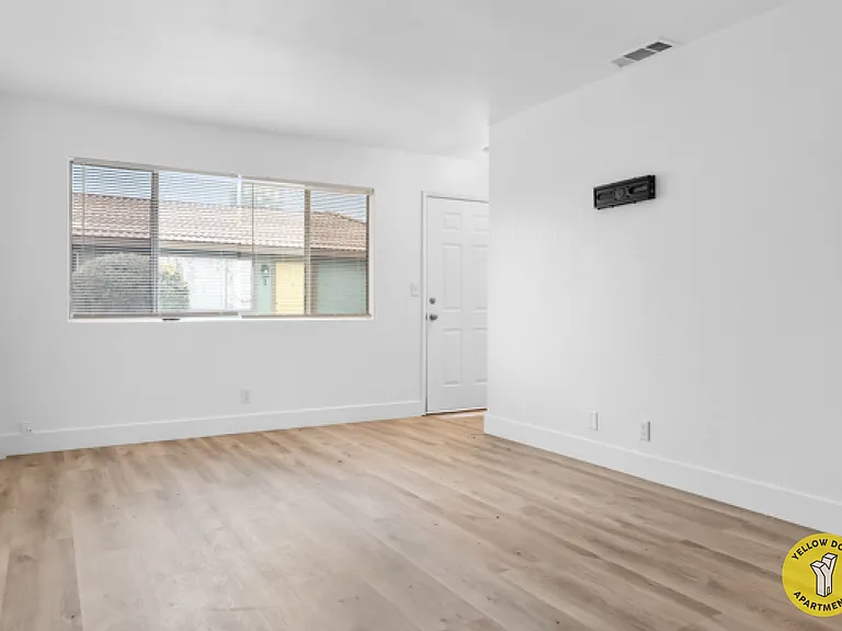 YELLOW DOOR APARTMENTS — Photo 23