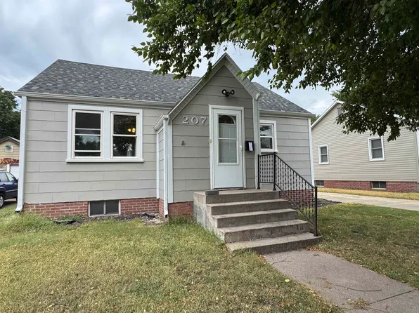 207 8th Ave, Holdrege, NE 68949