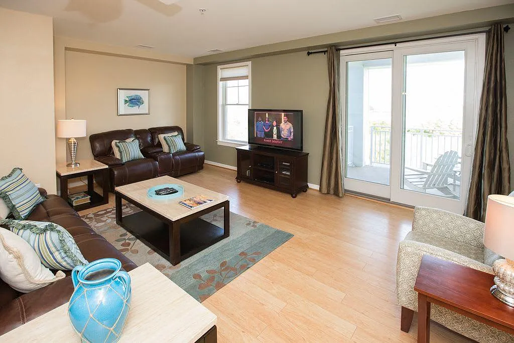 2 bed, $2,500 — Photo 2