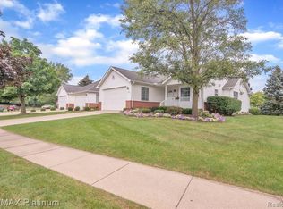 1042 Curzon St, Howell, MI 48843