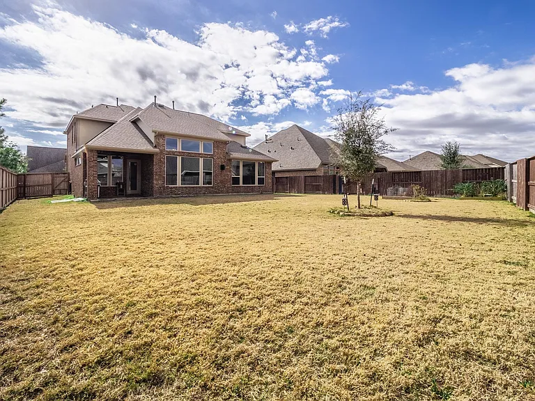 3543 Whitman Dr — Photo 1