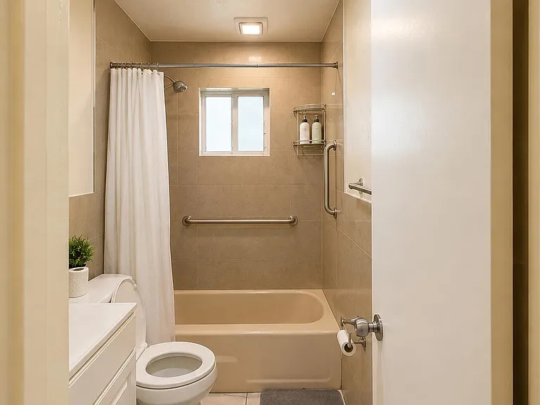 5435 NW 17th Ct — Photo 11
