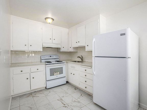 5th image of 2136 Lincoln Ave APT D