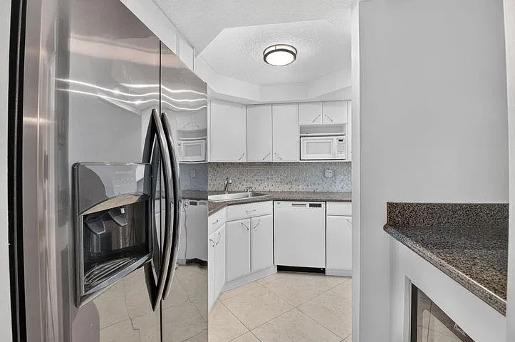 3 bed, 2.5 bath, 1474 sqft, $3,000 — Photo 4