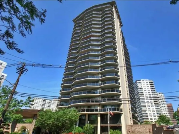 2077 Center Ave APT 20J, Fort Lee, NJ 07024