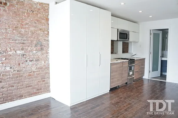 Rented by J Misrahi Realty Corp | media 35