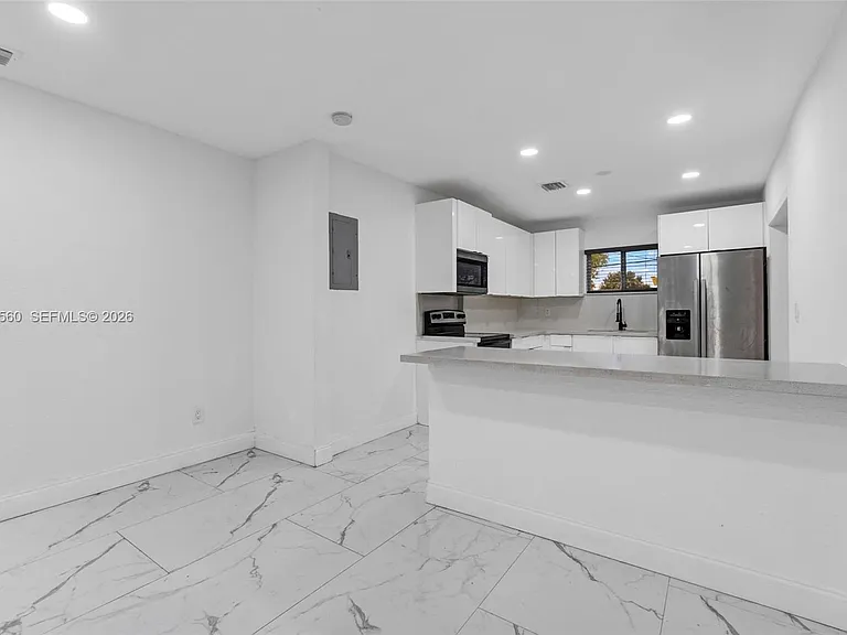 4530 SW 25th St — Photo 3