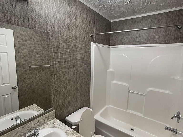175 Woodview Rd — Photo 5