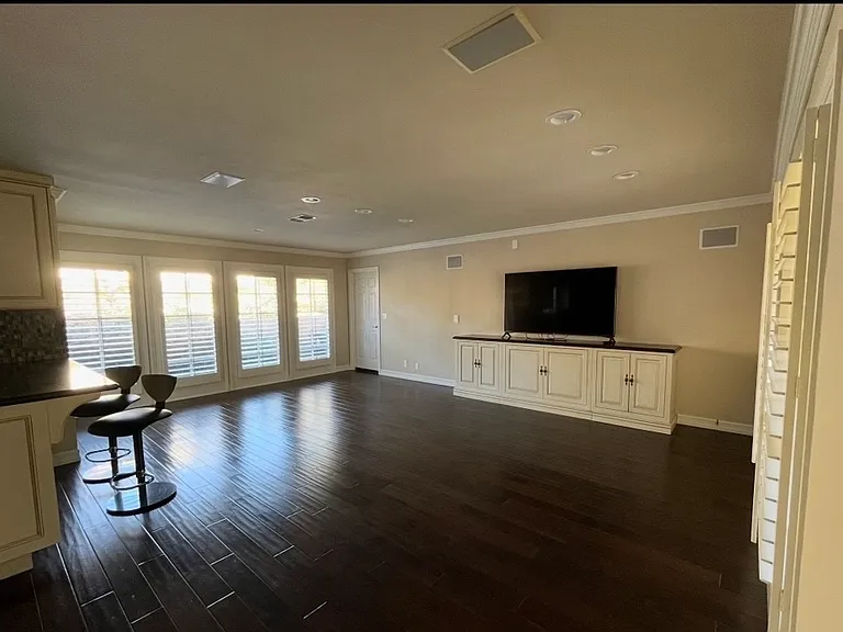 5901 Valerie Ave — Photo 16