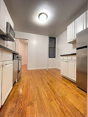 4th image of 225 E 89th St APT C2