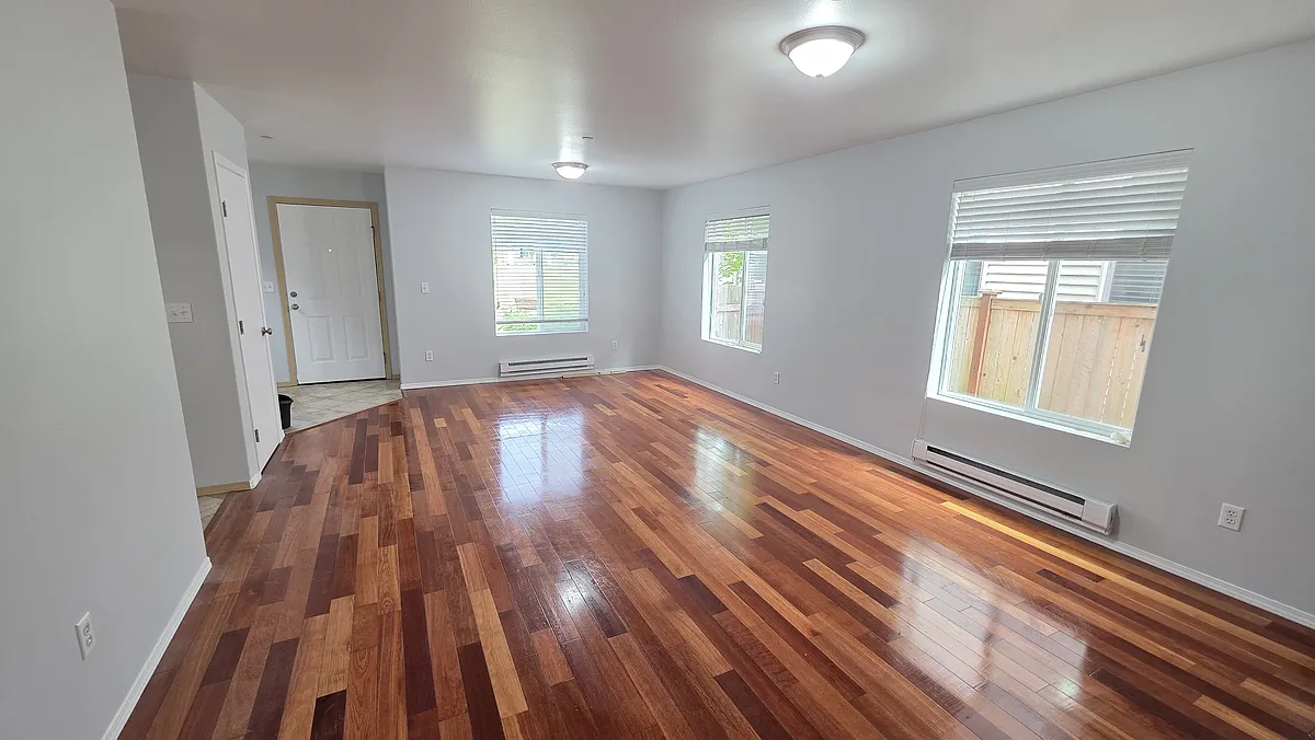 Building Photo - 1427 Packwood Ave