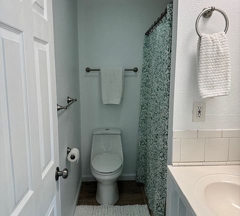 Walk in shower, no tub