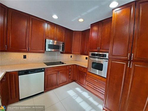 1st image of 5425 NE 4th Ter