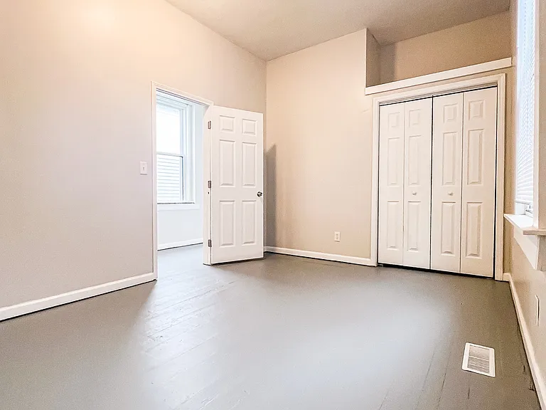 1722 Ekin Ave — Photo 3