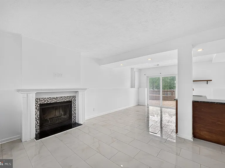 13296 Hollinger Ave — Photo 33