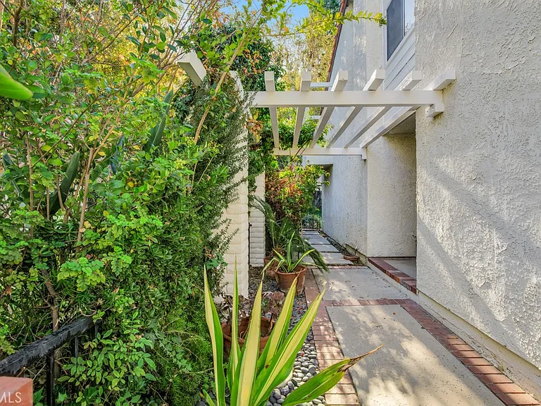 23450 Park Hermosa — Photo 15