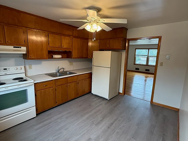 338 S Jefferson St — Photo 3