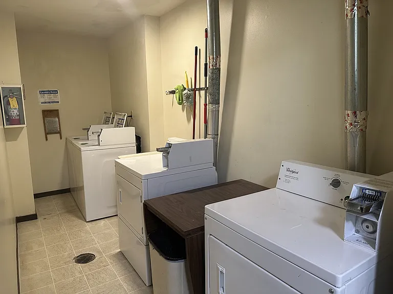 633 Agnes St — Photo 10