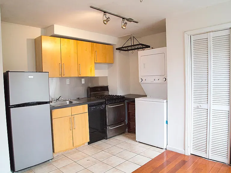 2 bed, $1,600 — Photo 2