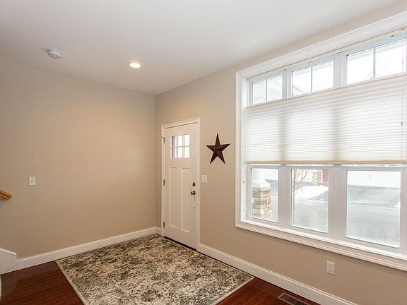 5th image of 6 Manor Dr #C