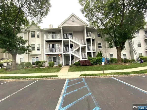 643 Plum Ter, Mahwah, NJ 07430