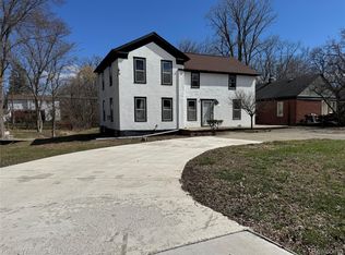 23056 Springbrook Dr, Farmington Hills, MI 48336