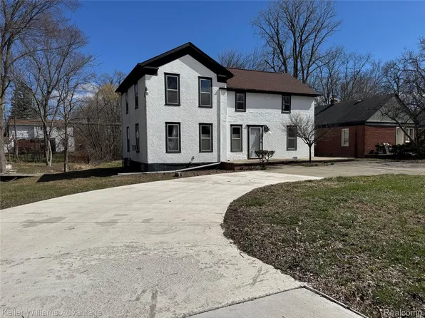 23056 Springbrook Dr, Farmington Hills, MI 48336