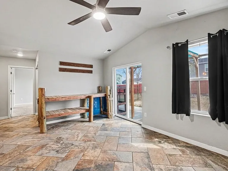 3208 Sandy Harbor Dr — Photo 12