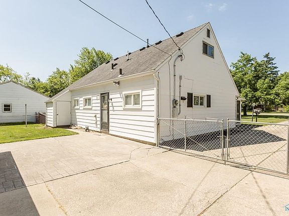 4th image of 1003 Louisiana Ave