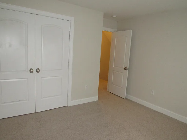 19 Riverside Dr — Photo 24