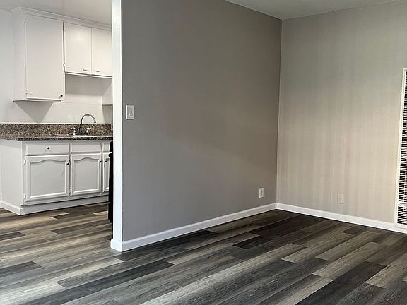 4th image of 706 W 82nd St APT 3