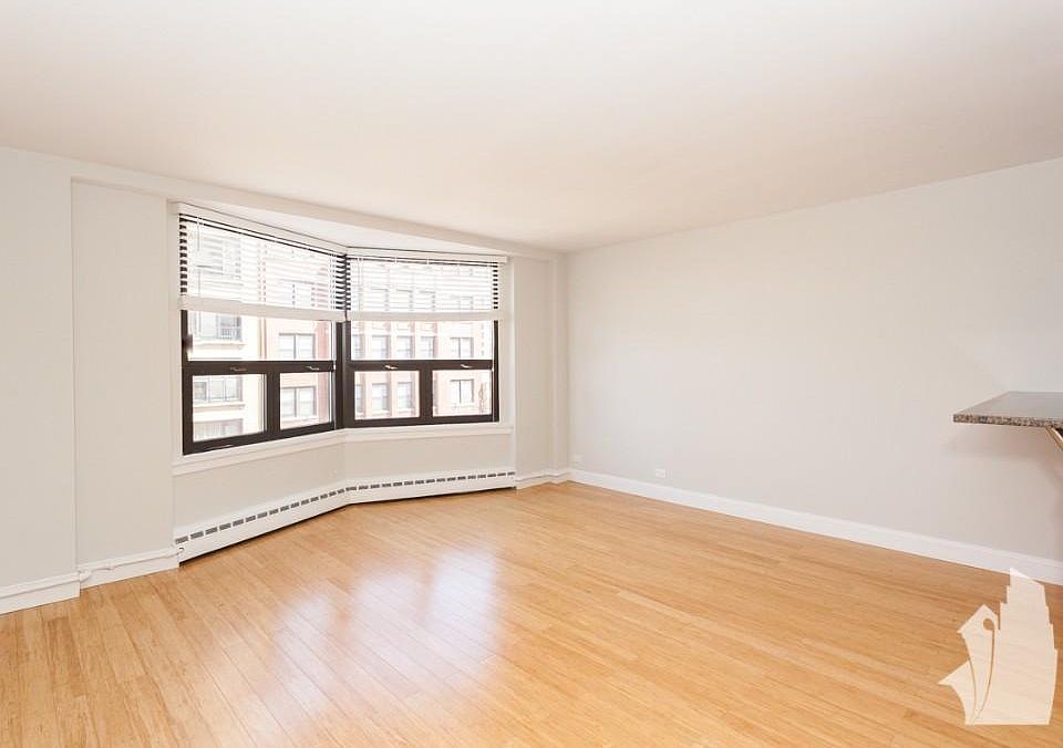 1st image of 445 W Wellington Ave APT 8H