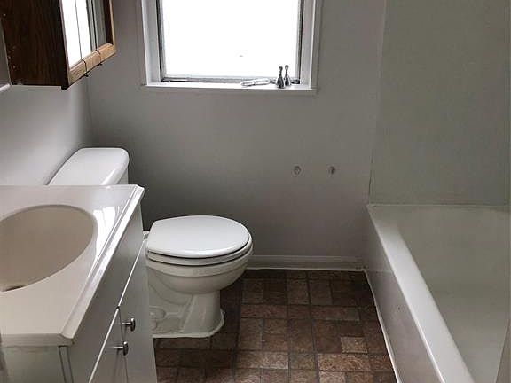 5th image of 23814 Vance Ave